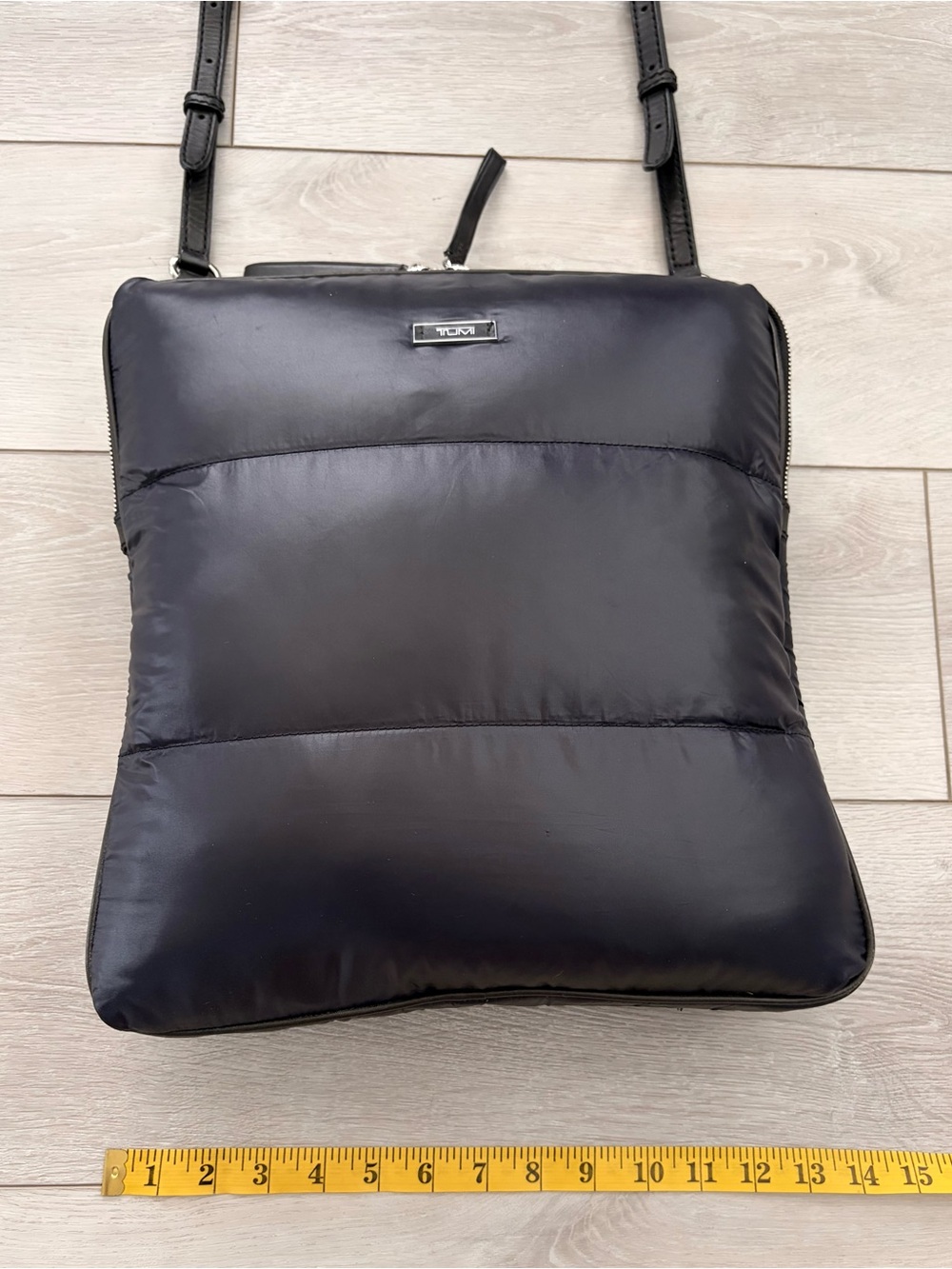 NWOT Tumi Black Puffer Laptop Crossbody Bag - Picture 10 of 12